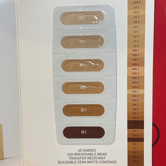 Very Valentino Foundation Sunscreen SPF 26 Sample Card - Picture 4 of 5